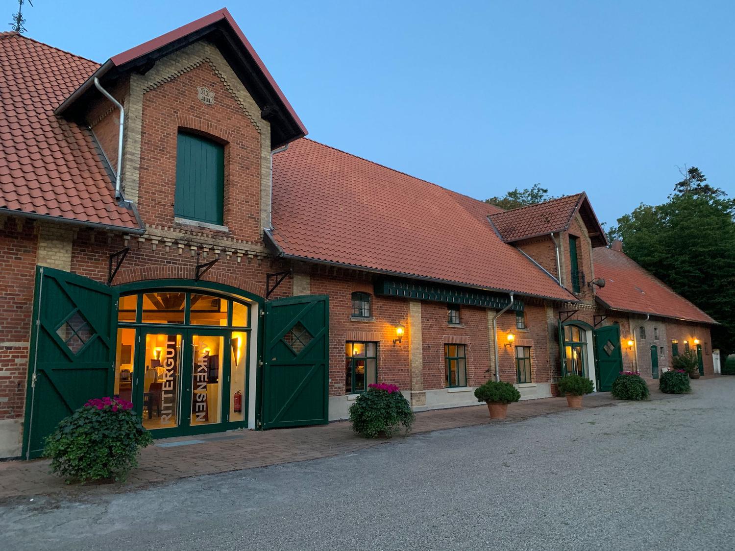 Festlich gedeckter Saal im Rittergut Ankensen